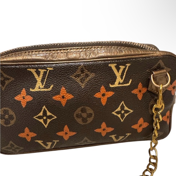 ❌-SOLD IN STORE ❌-Louis Vuitton Pochette Custom Painted Crossbody/Clutch - Picture 2 of 13